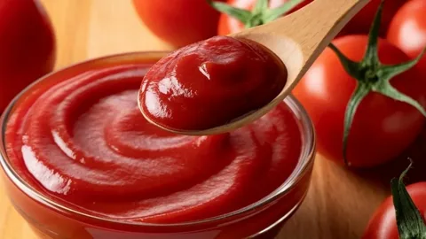 رب گوجه فرنگی خانگی غلیظ با بافت کرمی و طعم غنی